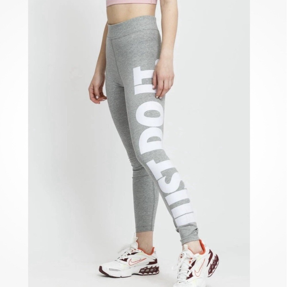 Nike Size XS Women's Sportswear High-Waisted Tight Fit Gray Leggings CZ8534-063